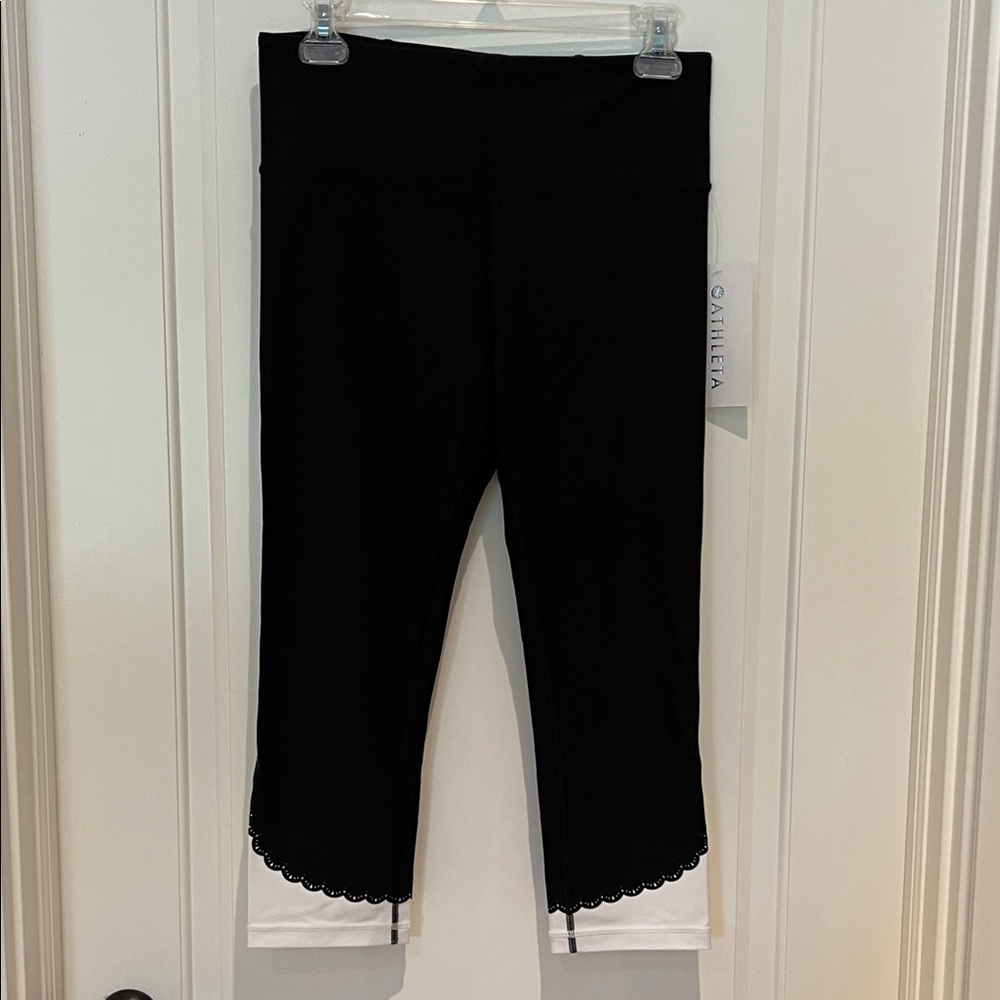 Athleta Elation Scallop Capri Leggings